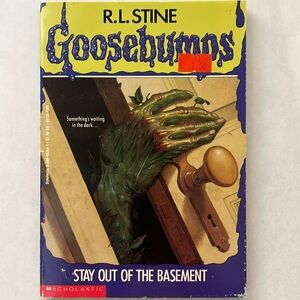 ⭐️ 5/$25 - GOOSEBUMPS - Classic/Vintage - #2 Stay Out of the Basement